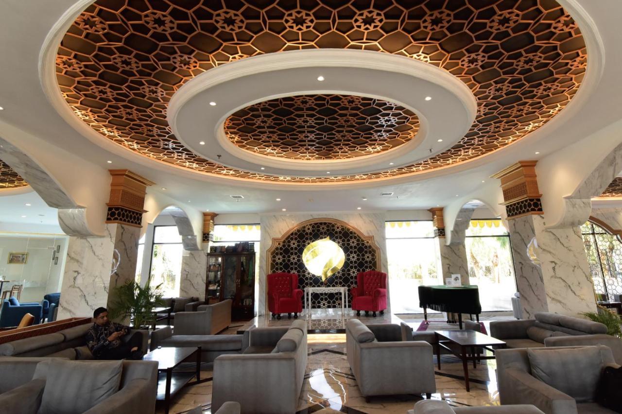 Hermes Palace Hotel Банда Ачех Екстериор снимка
