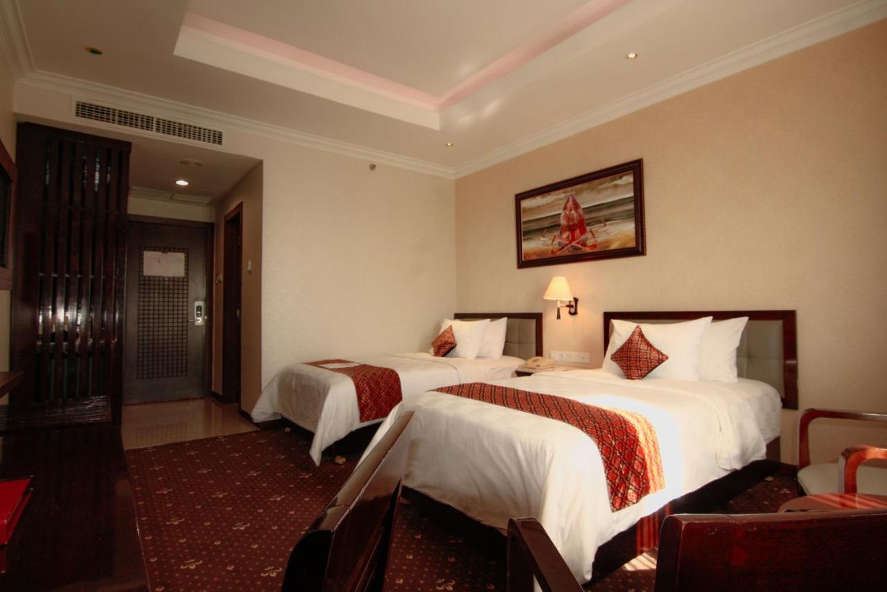 Hermes Palace Hotel Банда Ачех Екстериор снимка