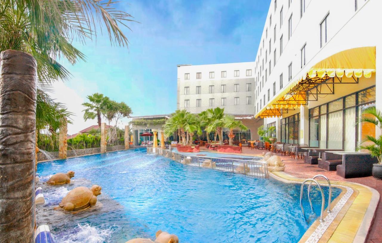 Hermes Palace Hotel Банда Ачех Екстериор снимка