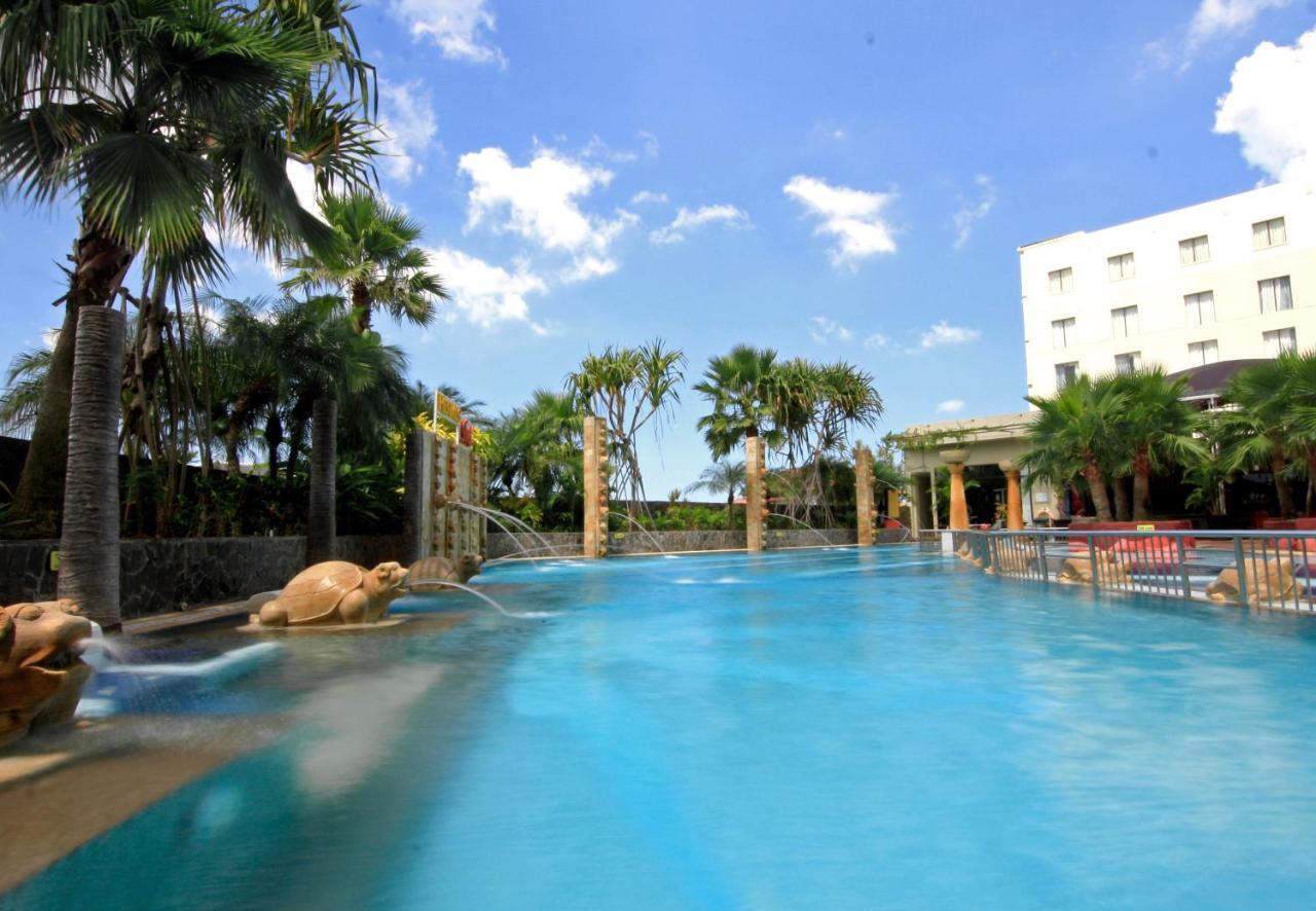 Hermes Palace Hotel Банда Ачех Екстериор снимка