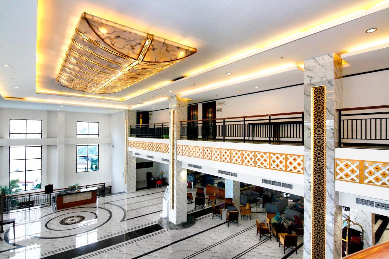 Hermes Palace Hotel Банда Ачех Екстериор снимка