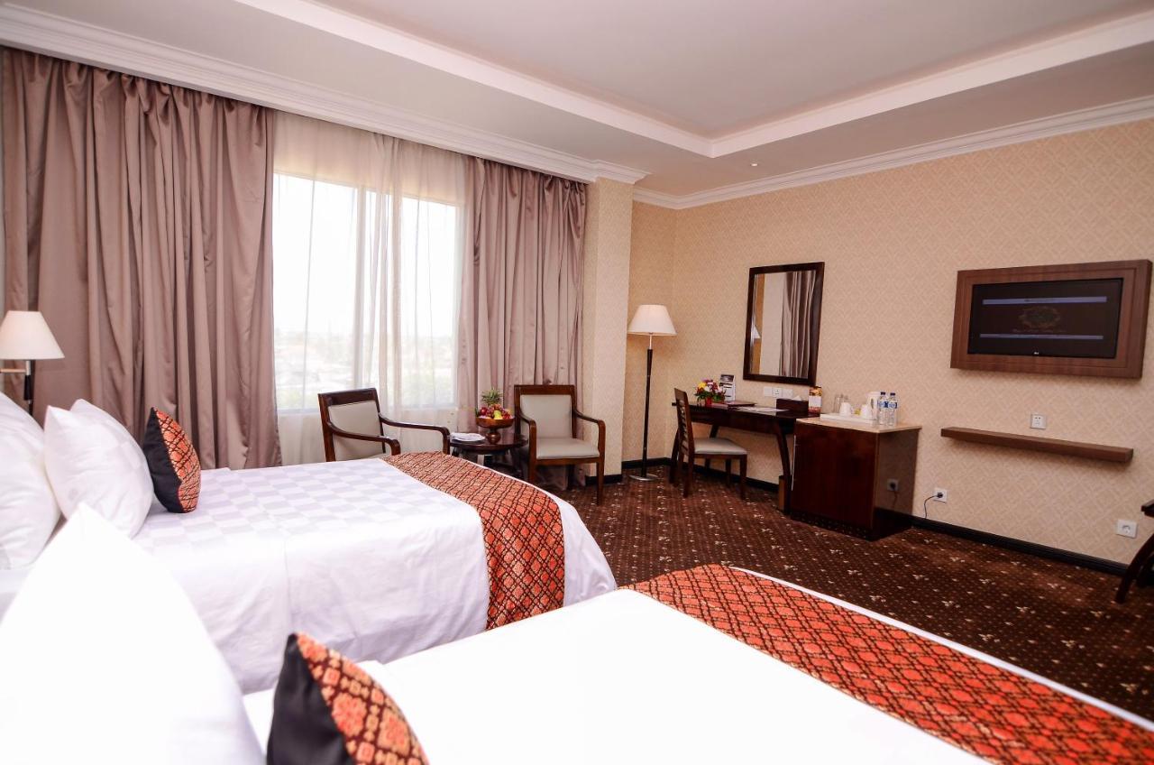 Hermes Palace Hotel Банда Ачех Екстериор снимка