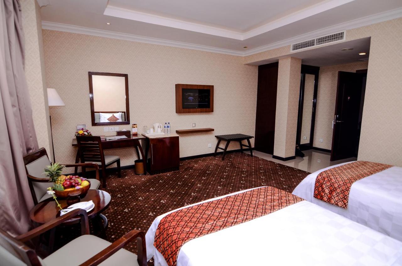 Hermes Palace Hotel Банда Ачех Екстериор снимка